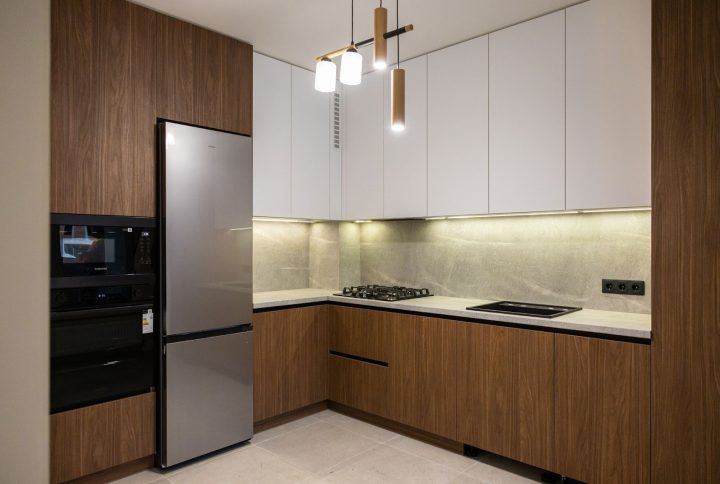 Combinația de culori care rămâne actuală în 2026: bucătării personalizate în Satul German, MOBILIS 