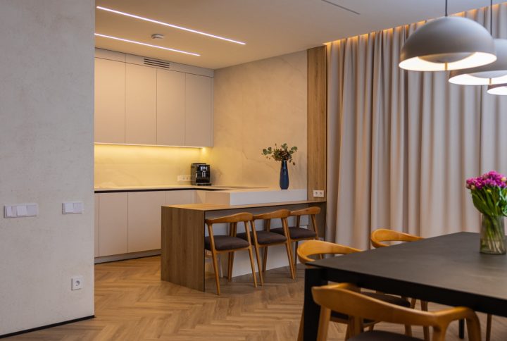 O casă mobilată complet de MOBILIS: echilibru între design, funcționalitate și organizare