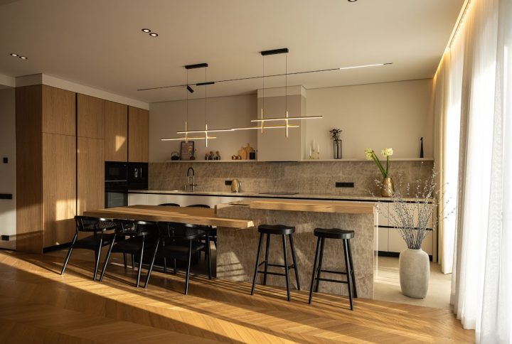 Mobilier personalizat de Mobilis pentru o casă cu două niveluri