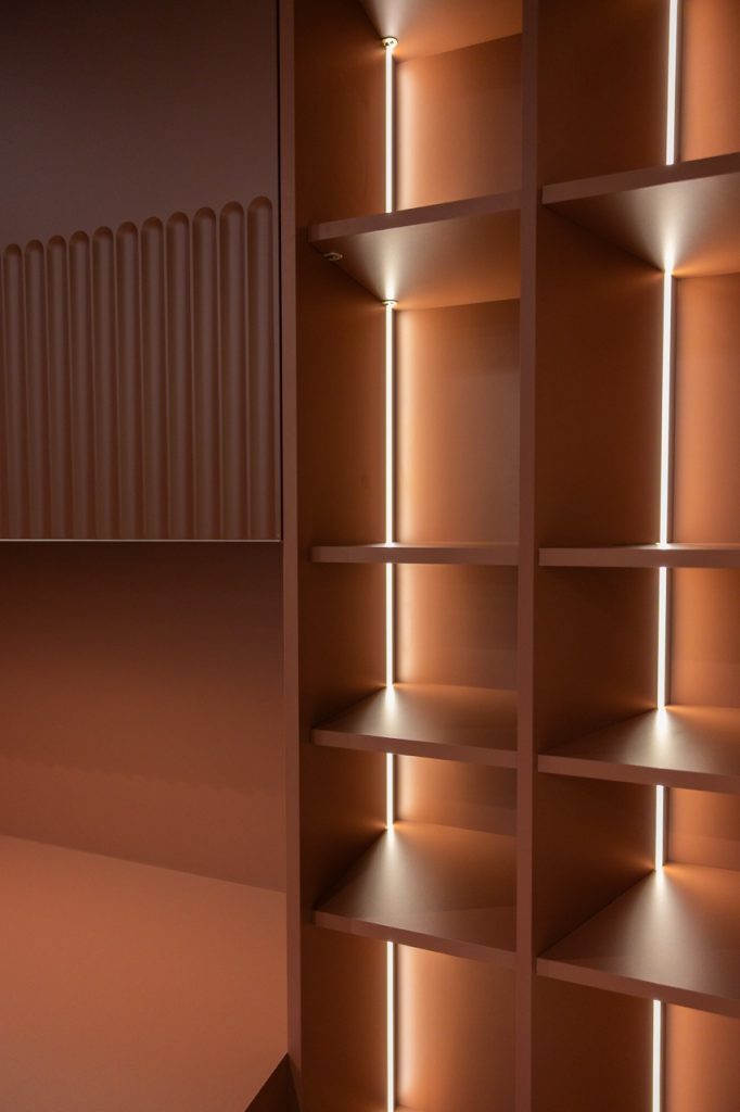 iluminare LED integrată în bucătărie modernă